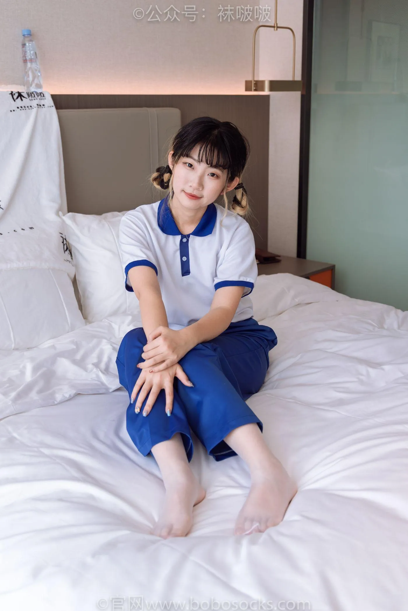 [BoBoSocks袜啵啵]NO.042 砂糖-校服、板鞋、白棉袜、油亮白丝 [139P]插图2